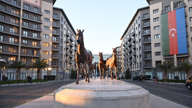 Prezident və ailə üzvləri "Bakı Ağ Şəhər"də olub