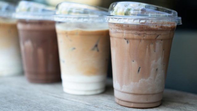 Fransa hələlik plastik stəkanlardan imtina edə bilmir