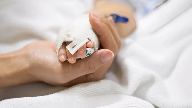 
Ağcabədidə ölən doqquzaylıq körpənin atası: "Xəstəxana hava balonu tapmadı"