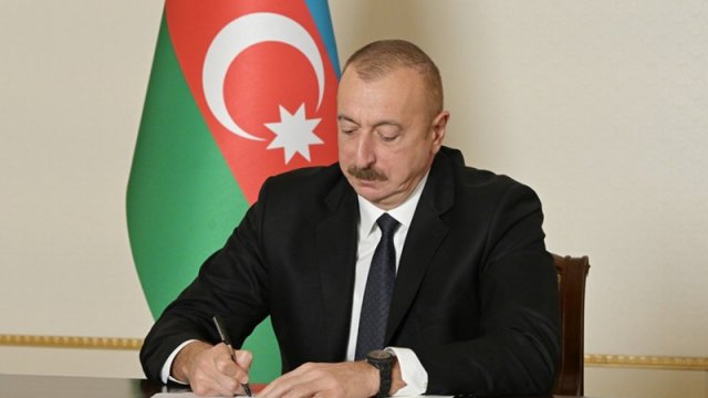 Prezident bu şəxsləri təltif etdi - SƏRƏNCAM