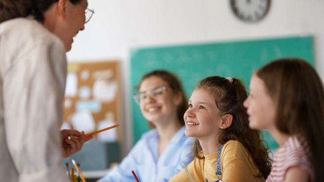 Uşağın dil bacarıqlarını inkişaf etdirməyin sadə yolu müəyyən edildi