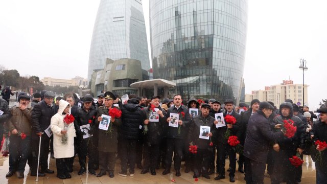 Vəhdət Partiyası 150 şəhidin şəkli ilə yürüşə çıxdı - FOTO