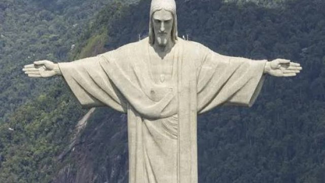 Ermənilər İsa Məsih heykəlini niyə ucaldır?