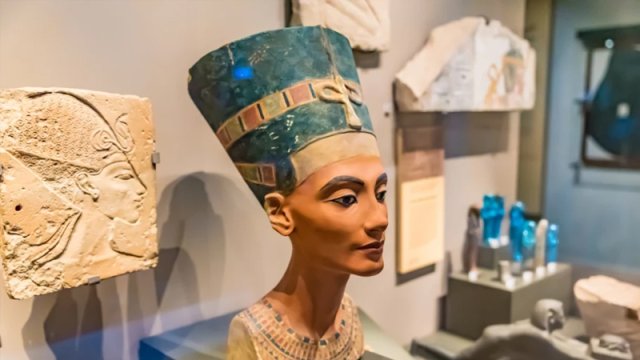 3 min illik axtarış sona çatır? - Nefertitinin itkin məzarı üçün "əsrin kəşfi" qapıda