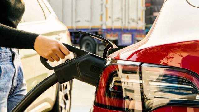 Sürətli şarj elektrikli avtomobil batareyalarına zərər verirmi?