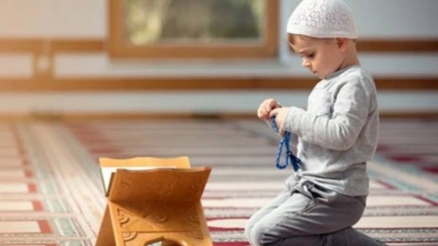 Uşaqları dinə məcbur etmək düzgündür?