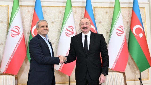 İlham Əliyev Məsud Pezeşkiana zəng etdi