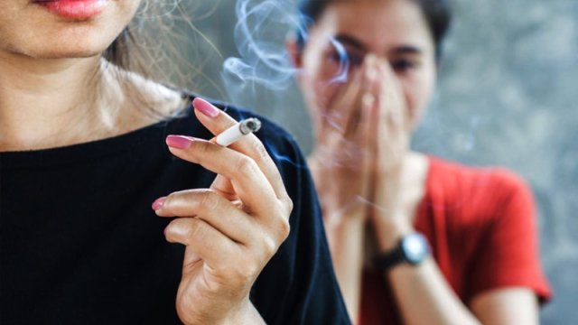 Siqaret çəkənləri hansı cərimələr gözləyir? - MƏBLƏĞLƏR
