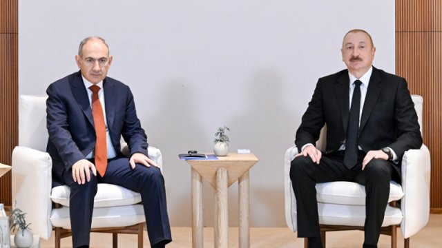 İlham Əliyev və Nikol Paşinyan arasında geniş tərkibdə görüş keçirildi - YENİLƏNİB