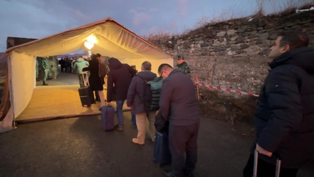 Azərbaycan vətəndaş cəmiyyəti nümayəndələri Ermənistana gedib - FOTO