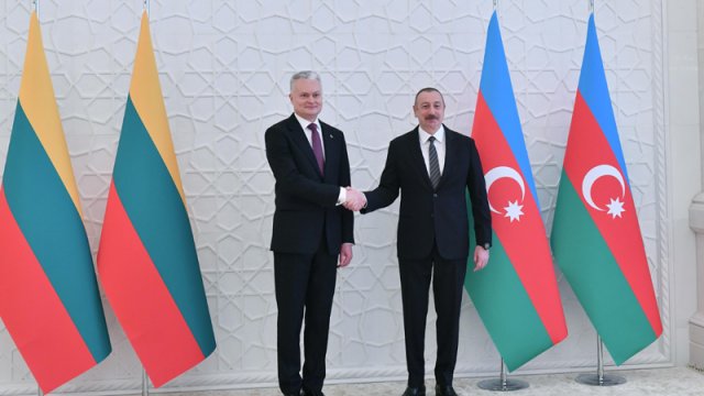 İlham Əliyev litvalı həmkarını təbrik etdi
