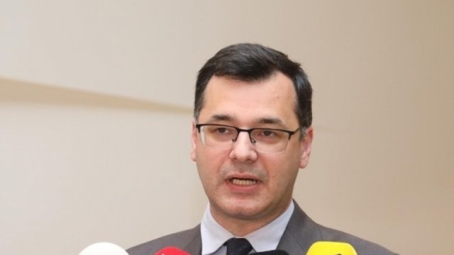 Nazirin müşaviri vəzifəsindən azad edildi