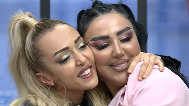 İki müğənni studiyada küsülülüyə son qoydu - VİDEO