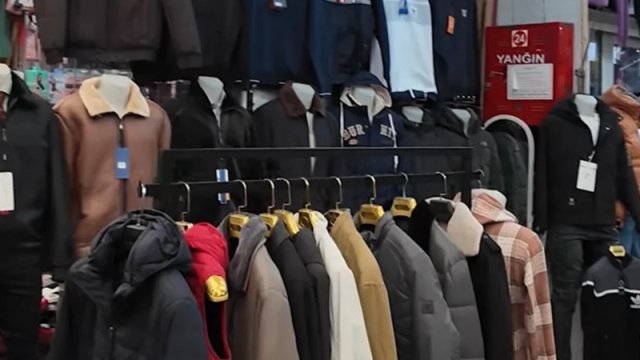 Onlayn ticarət yerli mağazaları sıradan çıxarır: Satıcılar çətin vəziyyətdə