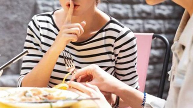 Restoranda rəfiqəsinin 5 minlik qızılını oğurladı - "102"yə də yalan məlumat verdi
