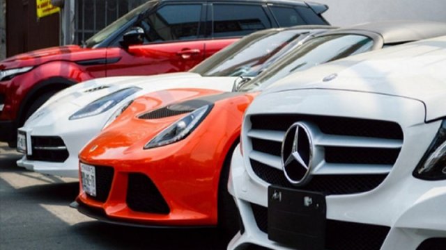 
Gömrük terminalında maşının altından meyit tapıldı