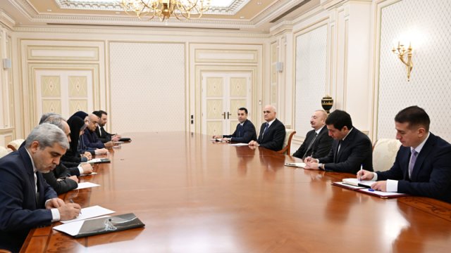 Prezident İranın yol və şəhərsalma nazirini qəbul etdi - FOTO