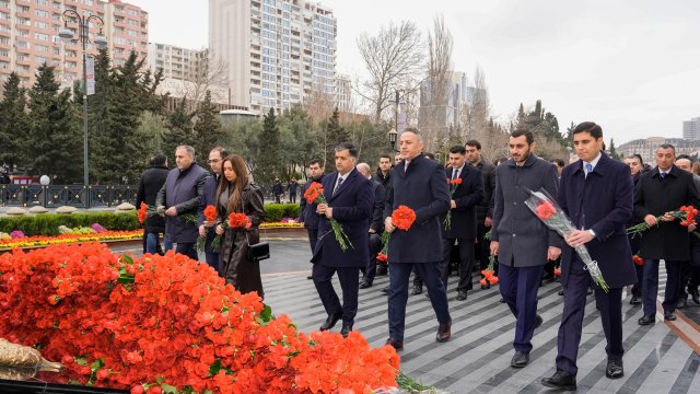 ƏƏSMN kollektivi Xocalı soyqırımı abidəsini ziyarət edib