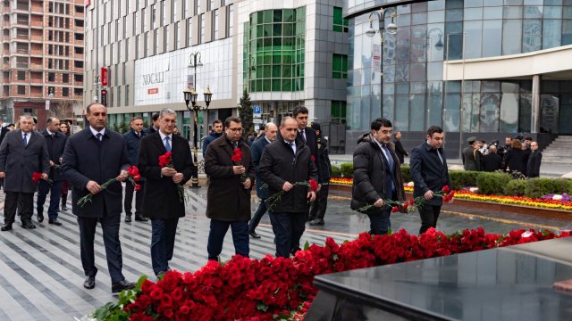 Kənd Təsərrüfatı Nazirliyinin kollektivi Xocalı soyqırımı abidəsini ziyarət etdi
