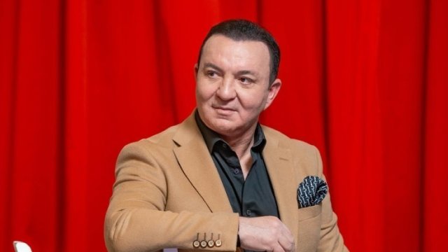 "Efirdə "10 ev aldım" demək ayıbdır"