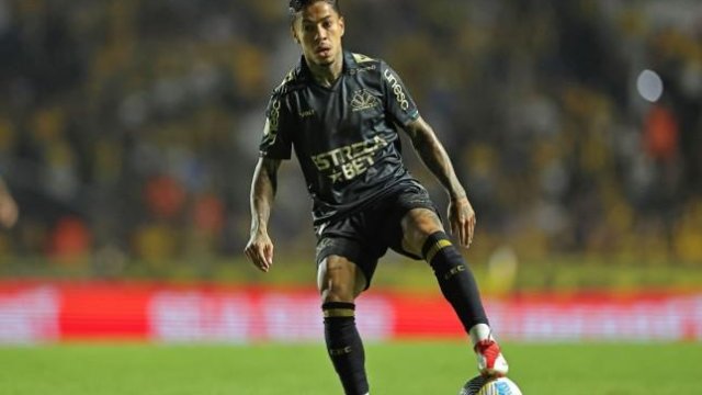 "Arsenal" bu müdafiəçi üçün rəsmi təklif göndərdi