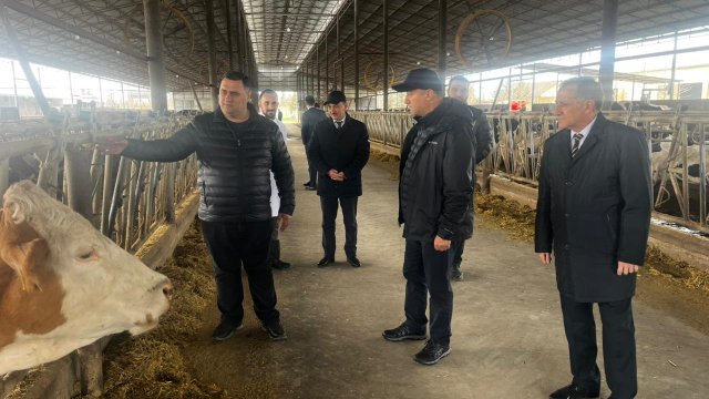 Kənd Təsərrüfatı Nazirliyinin Aparat rəhbəri Azad Cəfərli fermerlərlə görüşüb