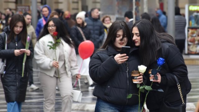 Azərbaycanda qadınlar harada çalışır, nə qədər maaş alır? - RƏQƏMLƏR