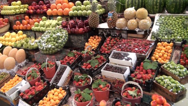 Nə üçün bayram ərəfəsində bazarda qiymətlər artır?