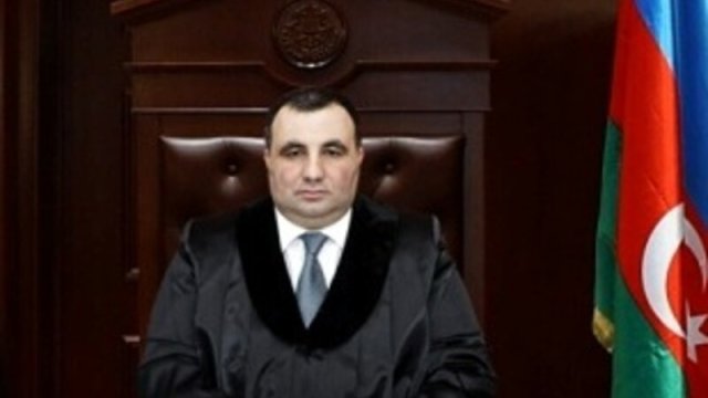 Tağı Əhmədovun hakim oğlu şikayətinə baxdığı vətəndaşdan şikayətçi oldu