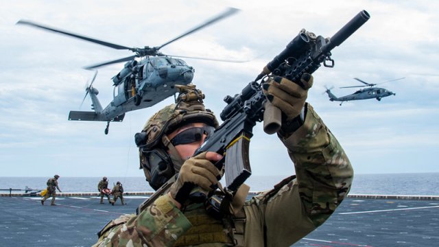 Tramp ordu yeritmədən İranı necə məğlub edə bilər? - "Telegraph" açıqladı