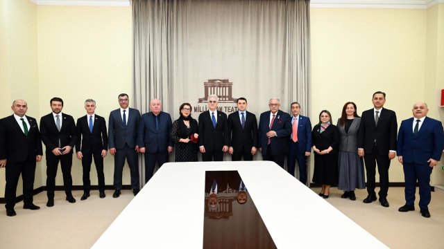 Mədəniyyət naziri Adil Kərimli Türk dünyasının teatr təmsilçiləri ilə görüşüb 