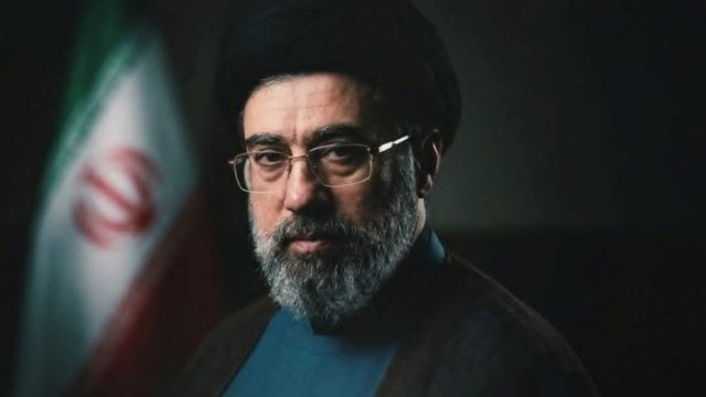 "Xameneyi komadadır"