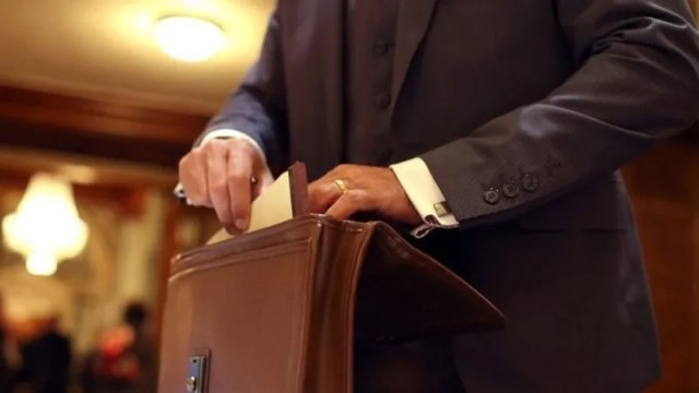 Daha bir icra hakimiyyətində kütləvi ixtisar - 54 nəfər işdən çıxarıldı
