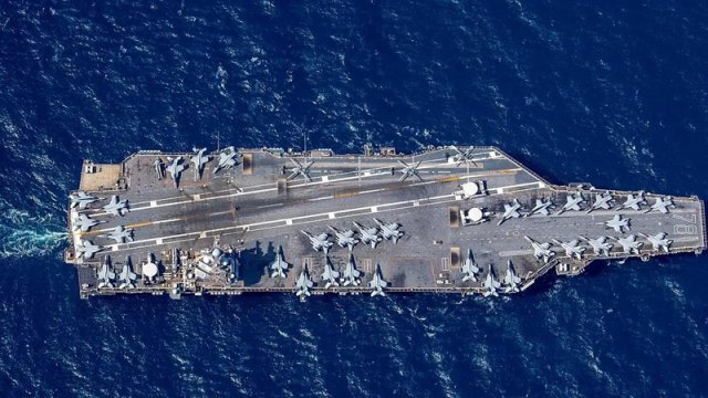 Üzən hava bazası: "Abraham Lincoln" hər gün yüzdən çox döyüş uçuşu həyata keçirir