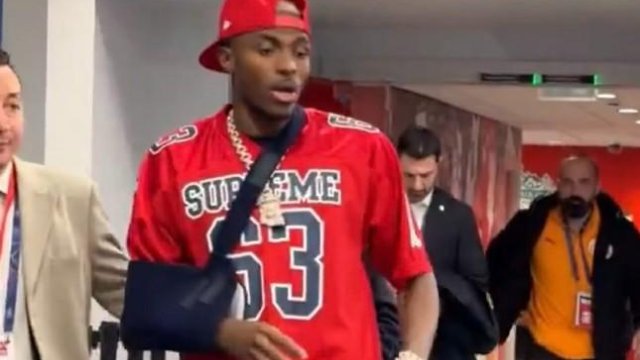 Osimhenin qolu qırıldı, Lanqın barmağı kəsildi