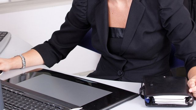 
Dövlət qulluqçularının maaşının baza hissəsi artırılır