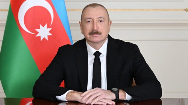 
İlham Əliyev yunanıstanlı həmkarını milli bayram münasibətilə təbrik etdi