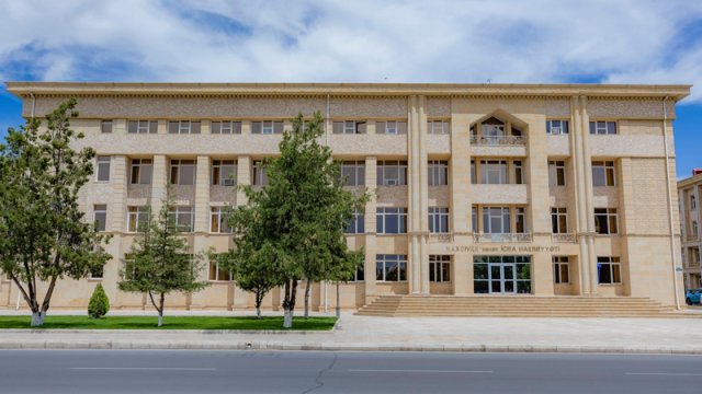 İcra hakimiyyəti 351 min manatlıq skamya və dirək alır