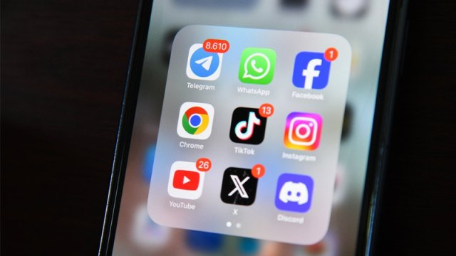 "Google" Azərbaycanda bazarı "ələ keçirib"