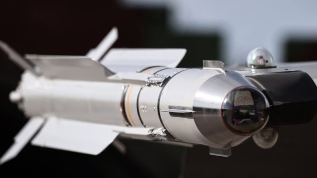 "Politico": Fransa müharibə iqtisadiyyatına hazırlaşır