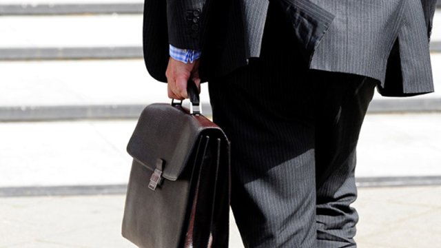 Torpaqları dəyərindən ucuz satan vəzifəli şəxsə cinayət işi açıldı