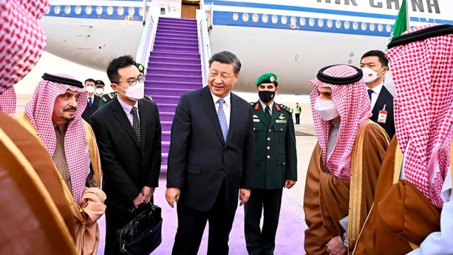 Yaxın Şərqdəki münaqişə "petroyuan təşəbbüsü"nü yenidən gündəmə gətirdi