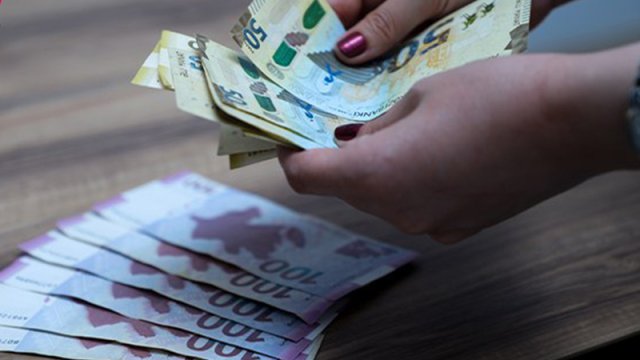 Bu sahədə işləyənlər 4 000 manatdan çox maaş alırlar - SİYAHI