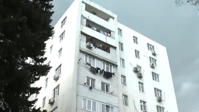 Bakıda məşhur aktyorun qardaşı qızı mənzilində ölü tapıldı - VİDEO