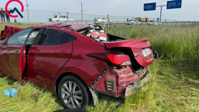Toya gedən ailə qəzaya düşdü - Ana öldü, uşaqlar yaralıdır