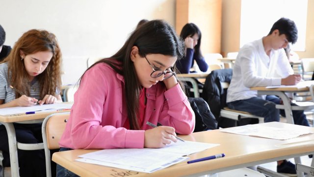 Abituriyentlər ən çox hansı ixtisas qrupuna müraciət edirlər?