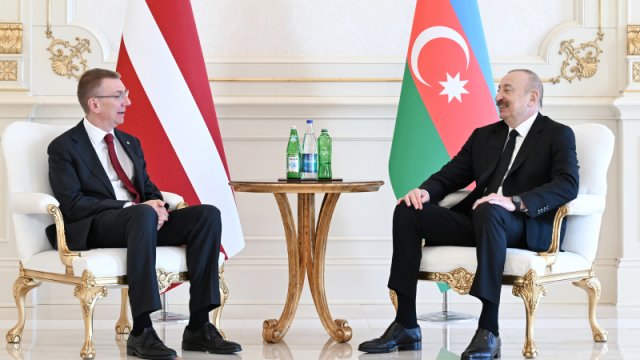 Prezident həmkarını sülh prosesi barədə məlumatlandırdı