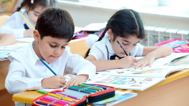 Məktəblərdə rus sektoruna qəbul qaydası dəyişdi
