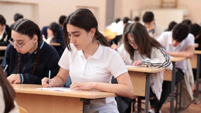 Səkkiz şagird 300 bal topladı - 7-si qızdır