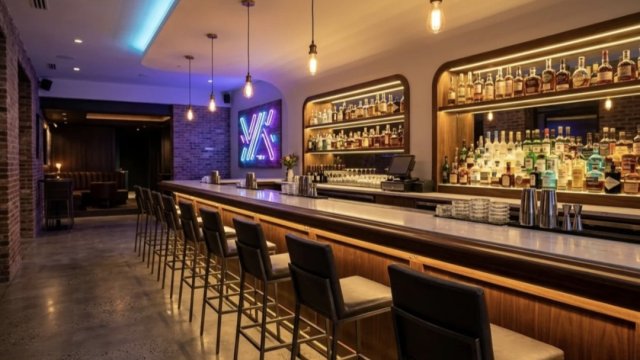 Bakıda barda qanlı olay: İçəri buraxılmayan şəxs mühafizəçini bıçaqladı